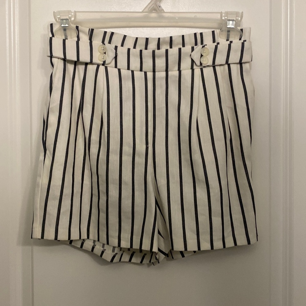 Women’s Express Short. Size Small, New With Tags